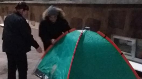 Студент-китаец поставил палатку, протестуя против выселения из общежития саратовской консерватории