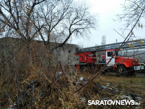 Пожар в энгельсе сегодня. Пожар в Энгельсе на полиграфической сегодня. Пожар на улице Энгельса в Егорьевске. Поликлиника 4 Энгельс мясокомбинат пожар 15.04.2021. ЖД больница Саратов пожар.