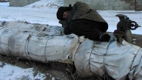 Жилище бомжей на свалке фото