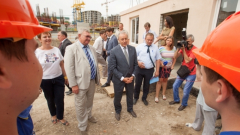 На стройплощадке жилого дома СГЮА побывал губернатор Валерий Радаев