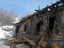 Асоциальная семейная пара ушла из горящего дома босиком