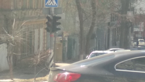 На перекрестке в центре Саратова отключены светофоры