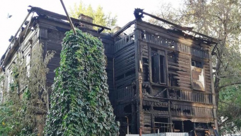 СКР: «Очаг возгорания дома на Вольской находился снаружи здания»