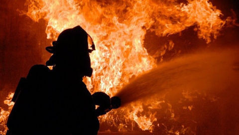 Ночью в Петровске загорелось заброшенное здание