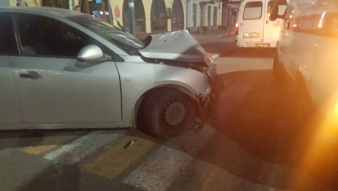 Двое человек ранены в аварии в центре Саратова