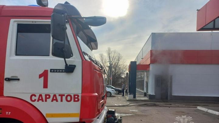 В Волжском районе Саратова горел склад у "Магнита"