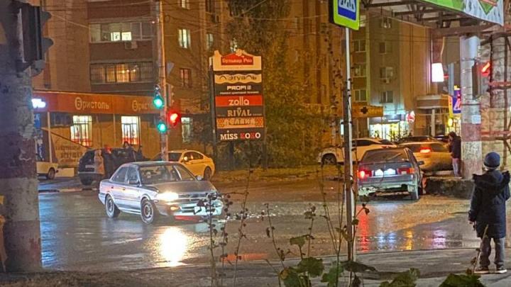 В районе "Бульвара роз" в Энгельсе произошло ДТП