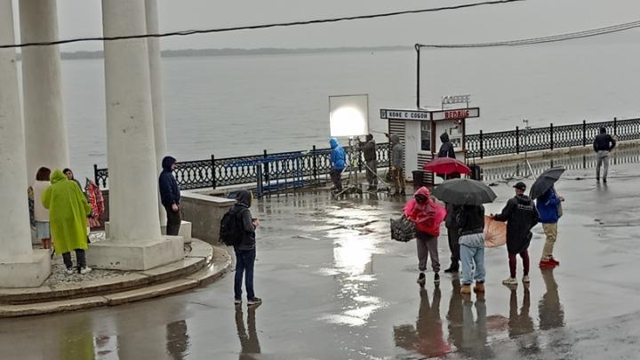 Дождь в Саратове не спугнул съемки сериала "Комбинация"