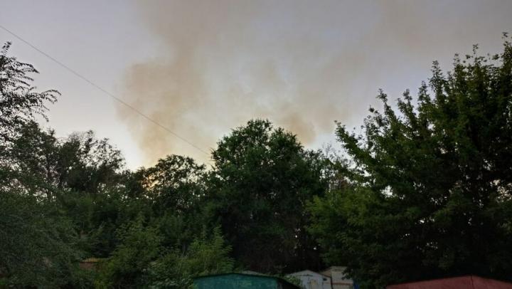 В Новоузенске пожарные тушили дом и сараи