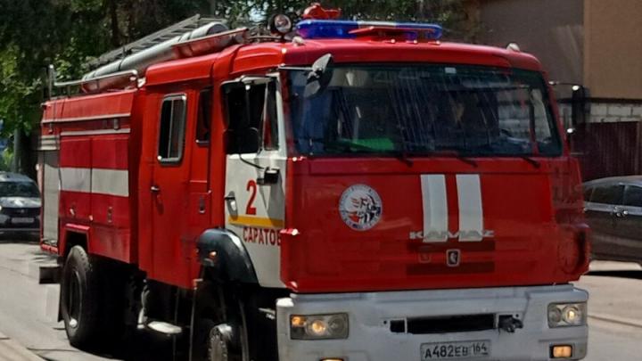 Саратовские пожарные тушили цех по производству игрушек