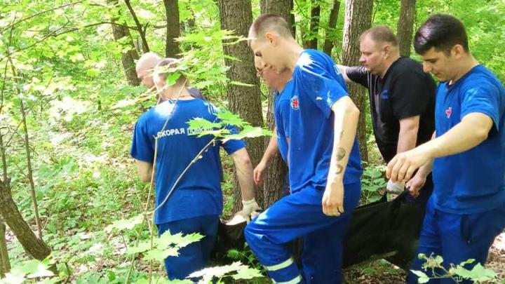 Медики скорой помощи вынесли с Кумысной поляны пациента с инсультом