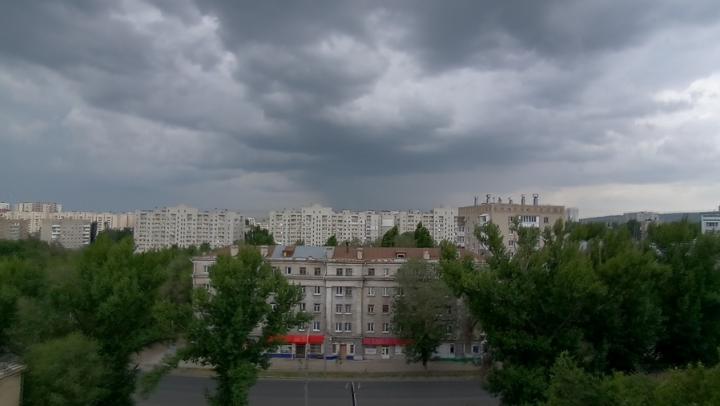 Погода в Саратовской области: жара, ветер и гроза