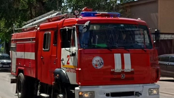 В Саратове пожарные тушили цех на предприятии "Контакт"