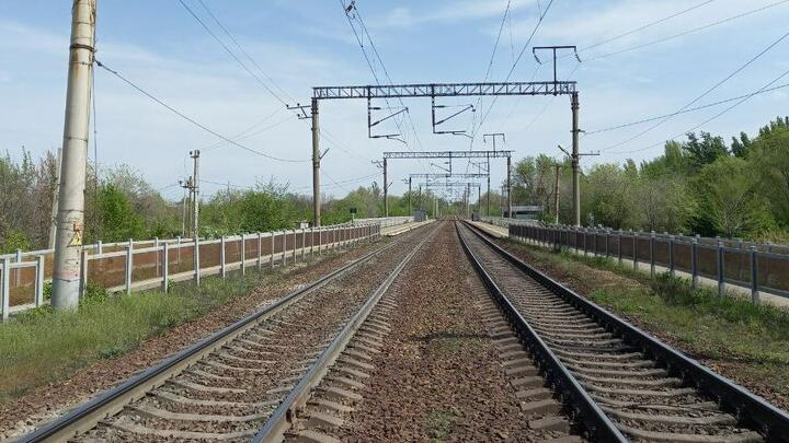 В Татищево на два дня закроют железнодорожный переезд