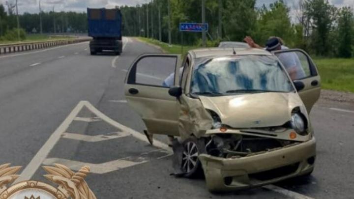 В ДТП в Калининском районе пострадал пожилой водитель малолитражки