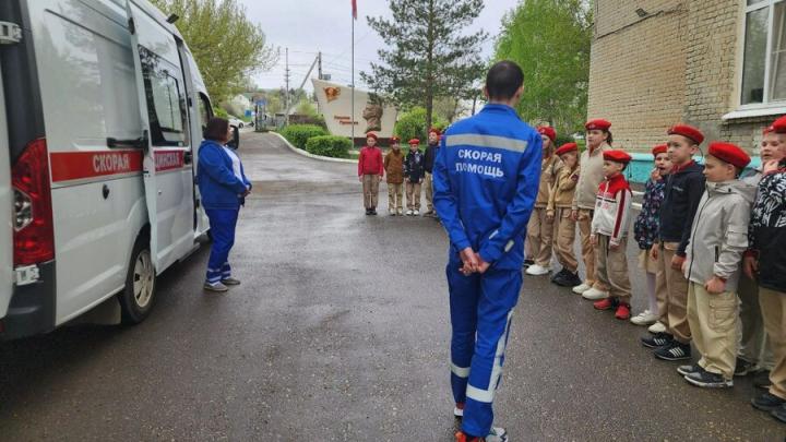 Сотрудники скорой помощи проводят мастер-классы и экскурсии для саратовских детей