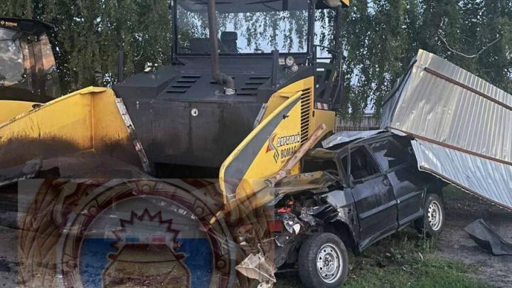 В Романовке юный водитель врезался в асфальтоукладчик