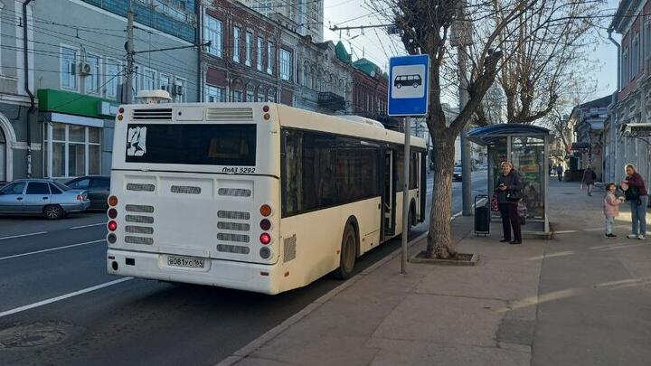 На окна саратовских автобусов планируют установить жалюзи