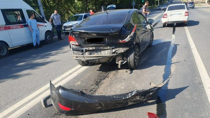 Двое пострадали в тройной аварии в Заводском районе Саратова