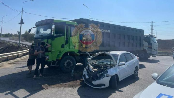 Двое пострадали в ДТП с грузовиком и легковушкой в Гагаринском районе Саратова
