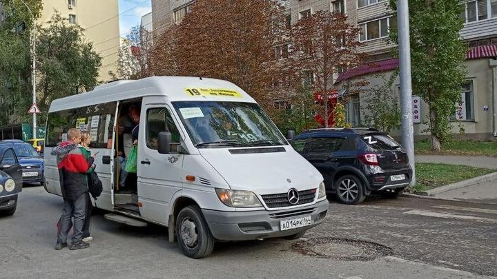 В Саратове из-за ограничений на дорогах часть автобусов изменили схему движения