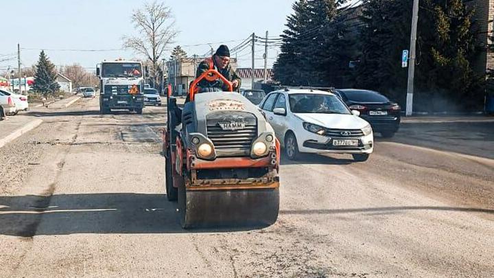 С начала года в Саратовской области отремонтировали 680 тысяч квадратных метров дорог