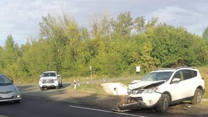 В ДТП с двумя иномарками в Хвалынском районе пострадал мужчина