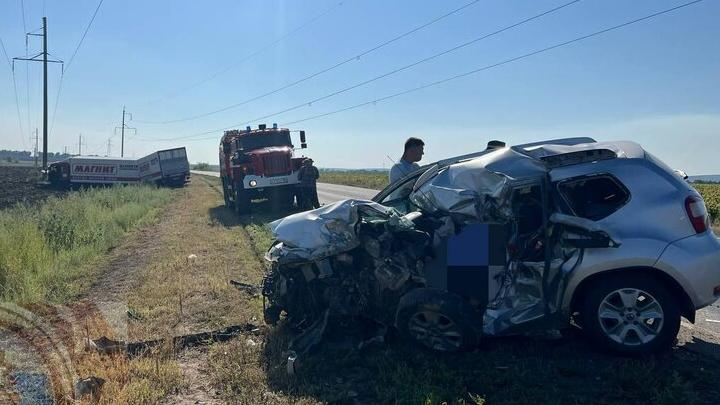 Водитель иномарки не выжил после столкновения с фурой в Марксовском районе