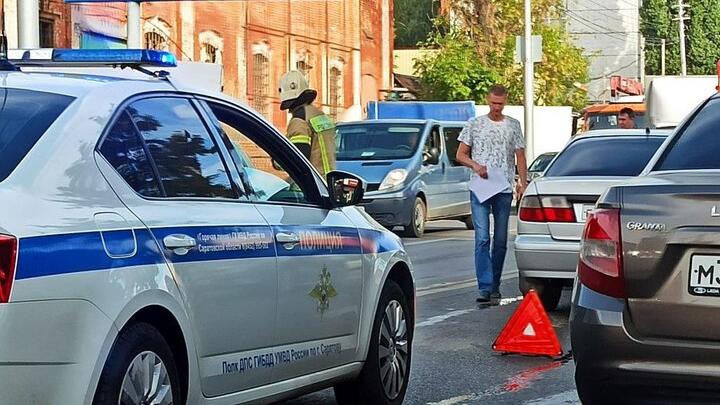 Тройная авария на Соколовой в Саратове создала длинную пробку