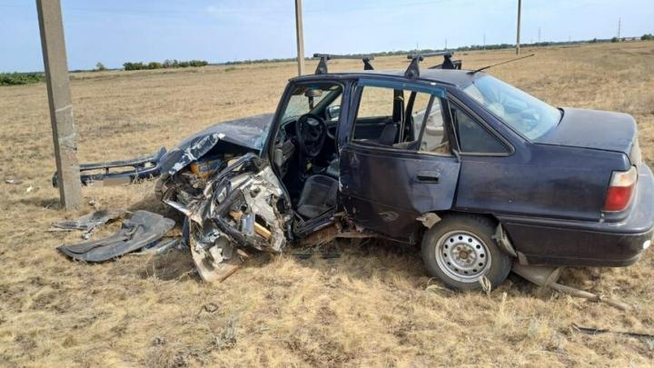 На полевой дороге у саратовского села разбилась иномарка: водитель не выжил