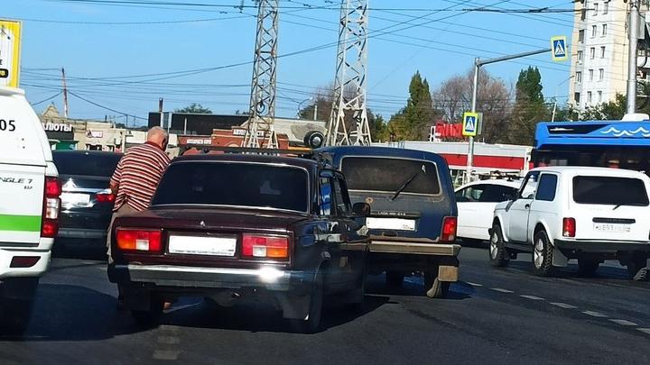 Из Саратова не выехать из-за ДТП с 