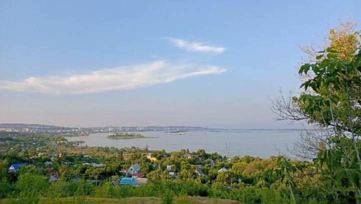 В Саратове теплый день с южным ветром