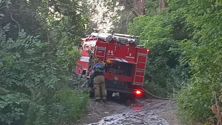 В Заводском районе Саратова горел деревянный дом