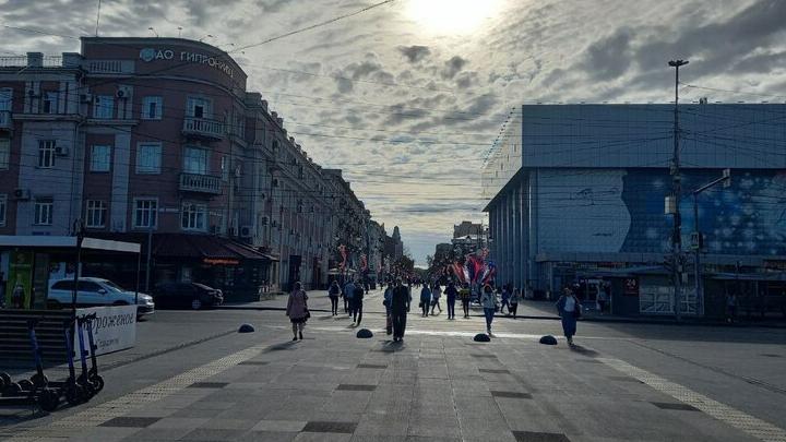 Павел Сурков раскритиковал пятна на плитке в центре Саратова