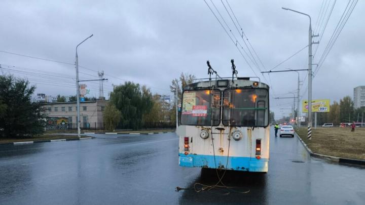 Женщина попала под троллейбус в Балакове