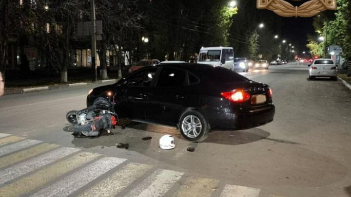 Водитель скутера попал в больницу после ДТП с иномаркой в Балакове