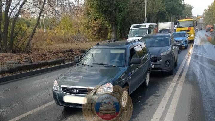 В массовой аварии в Заводском районе Саратова пострадала девушка