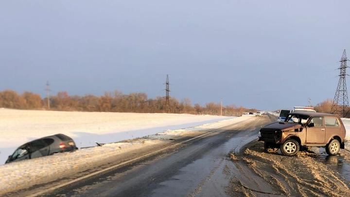 В Энгельсском районе водитель "Нивы" пострадал в ДТП с иномаркой