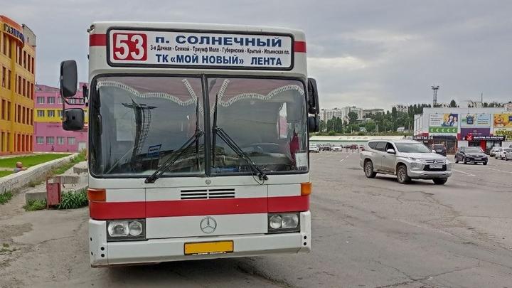 В Солнечном женщина попала под автобус