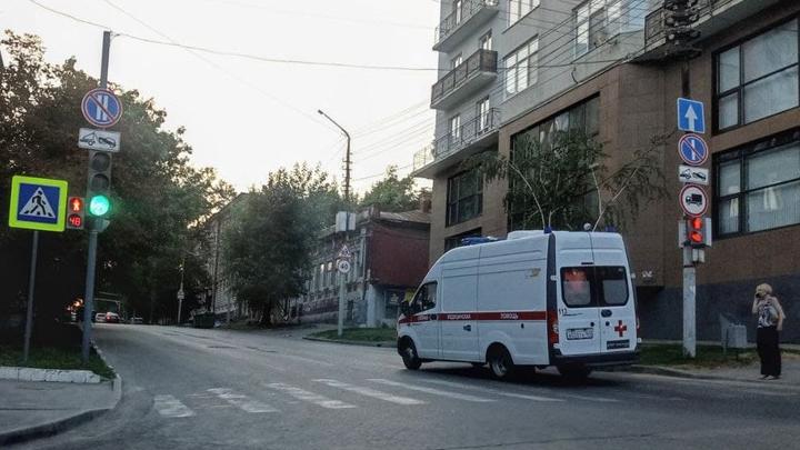 В саратовской Елшанке девушку сбила иномарка