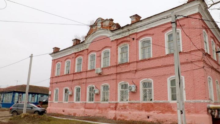 Старинное училище в Петровске стало памятником