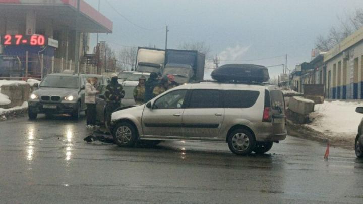 На проспекте Строителей в Саратове произошло тройное ДТП