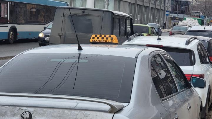 В Саратовской области зарегистрировано более 1400 таксистов
