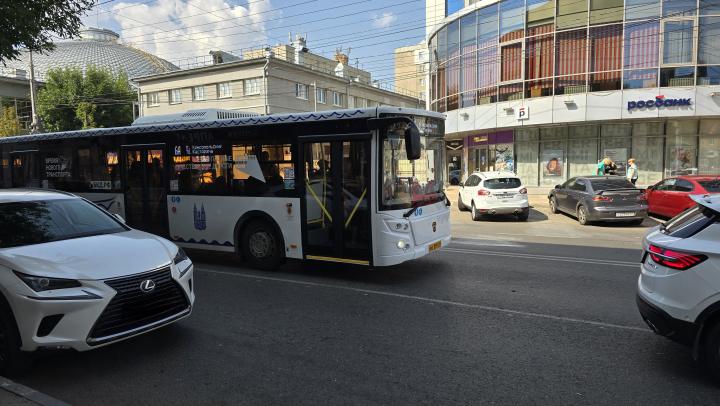 Саратовский кондуктор высадил ребёнка из автобуса в незнакомом месте из-за проблем с оплатой